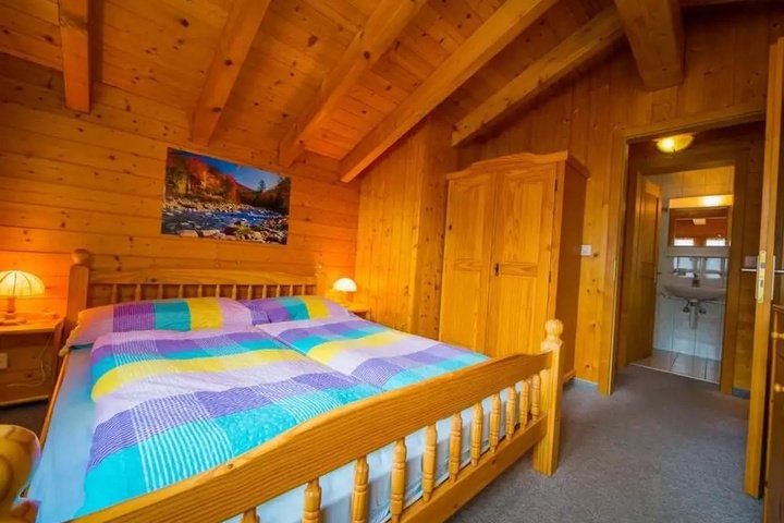 Room 4 of 13