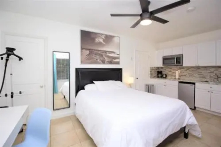 Room 3 of 10