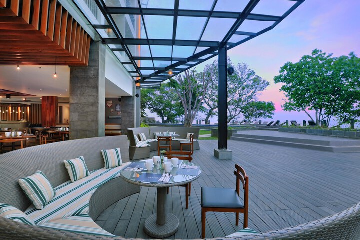Pool Hotel