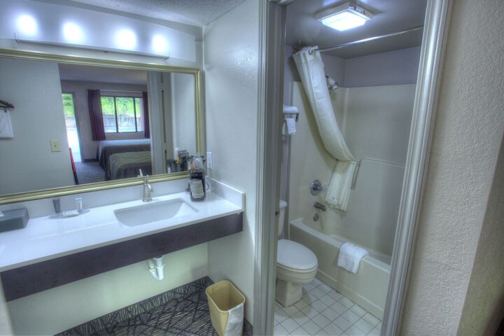 2 Double Beds (11 of 11)
