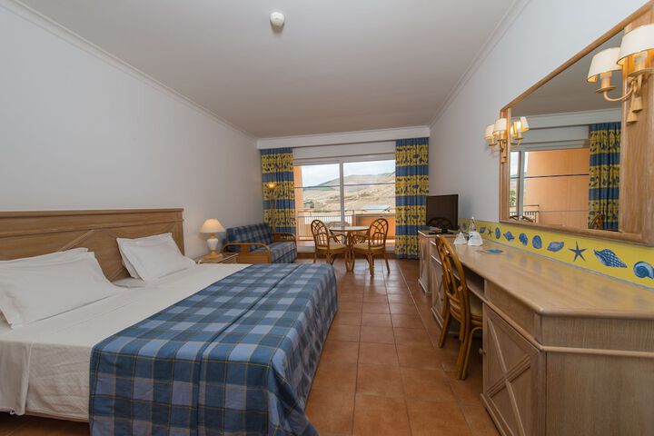 Room 5 of 115