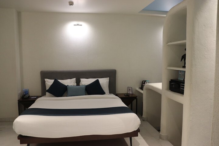Room 37 of 142