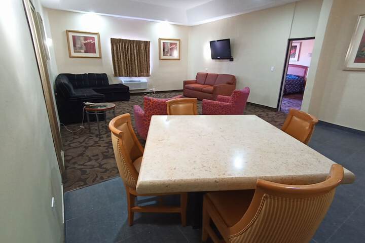 Room 14 of 77