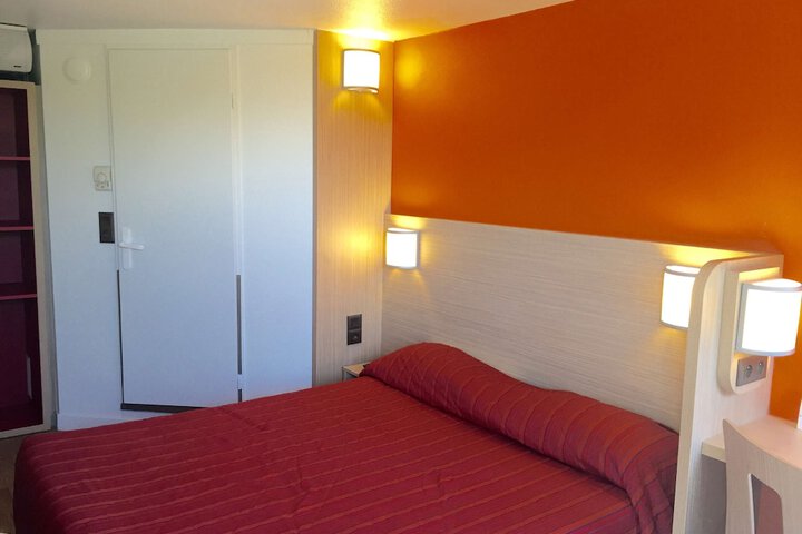 Room 11 of 43