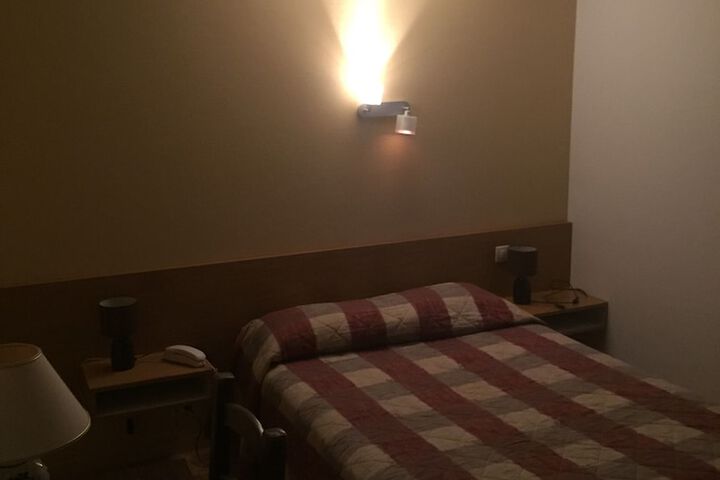 Room 12 of 25