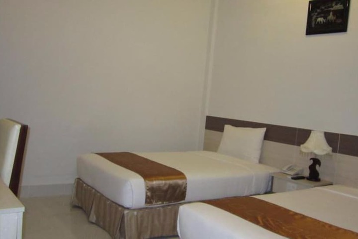 Room 13 of 36