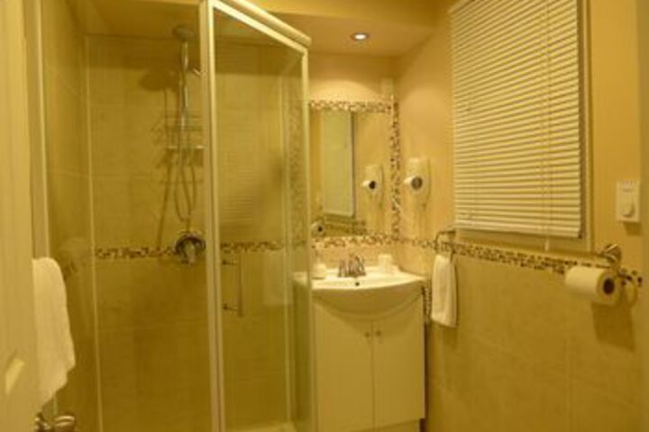 Room 6 of 42