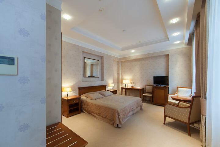 Room 6 of 38