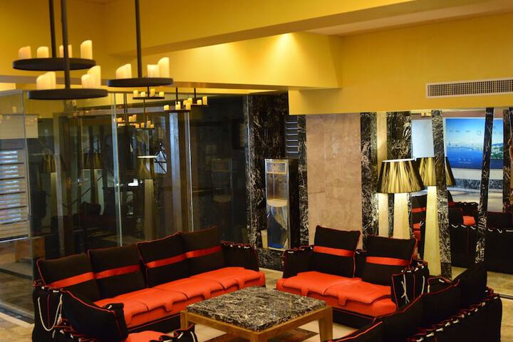 Entrance & Lobby