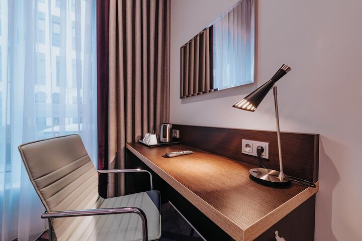 Room 8 of 28