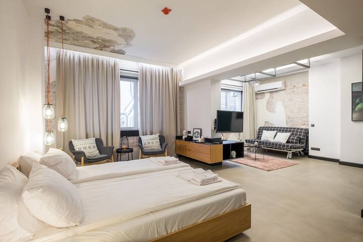 Room 13 of 76