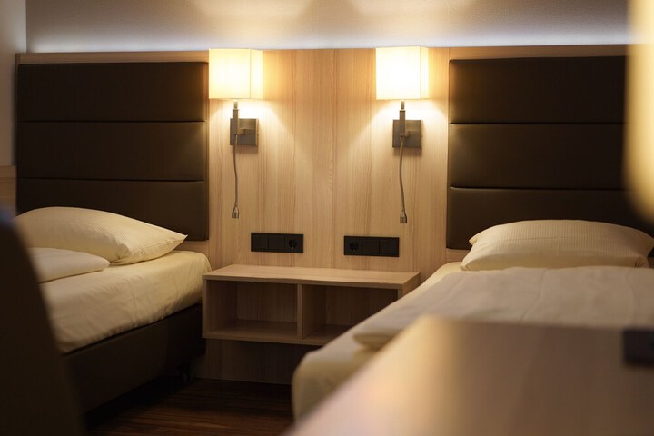 Room 3 of 92
