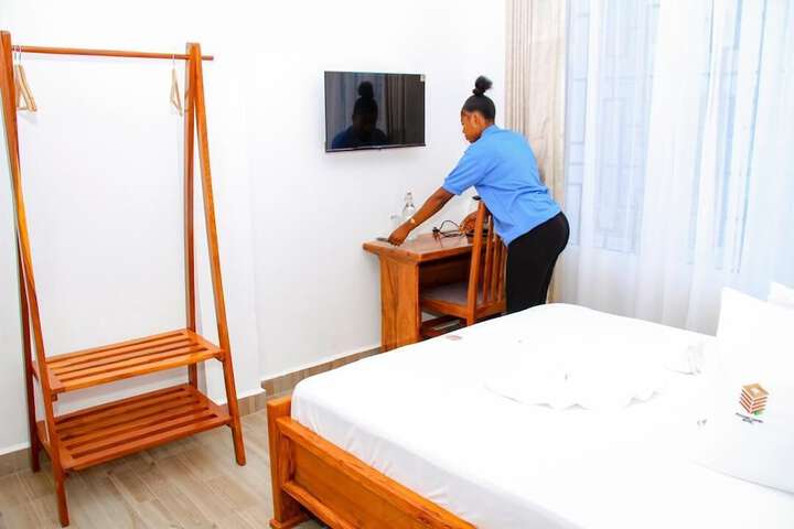 Room 7 of 18