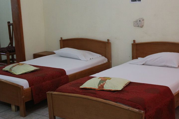 Room 13 of 18