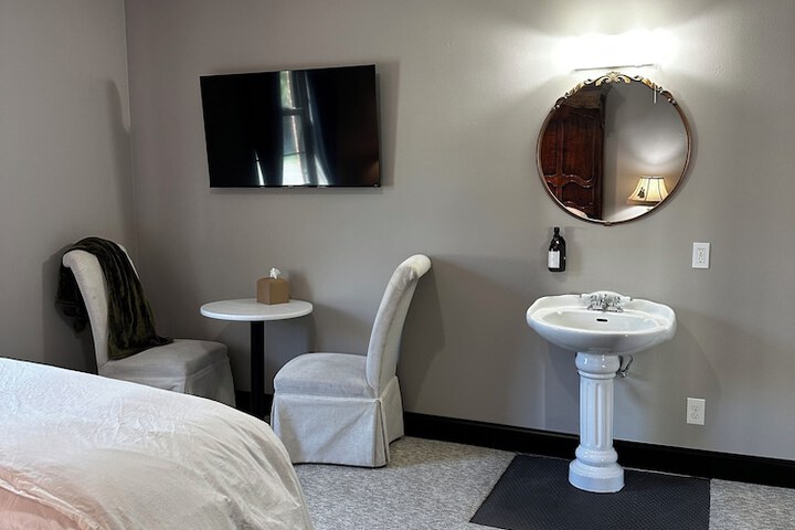 Room 7 of 19