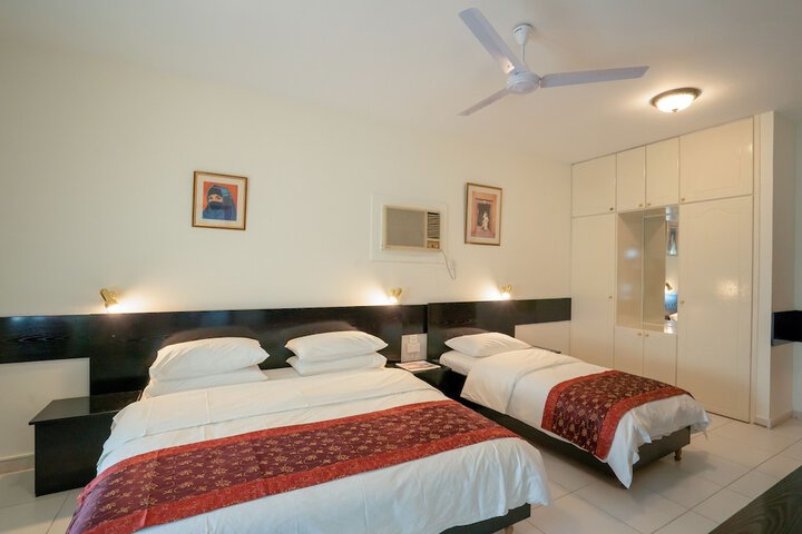 Room 9 of 13