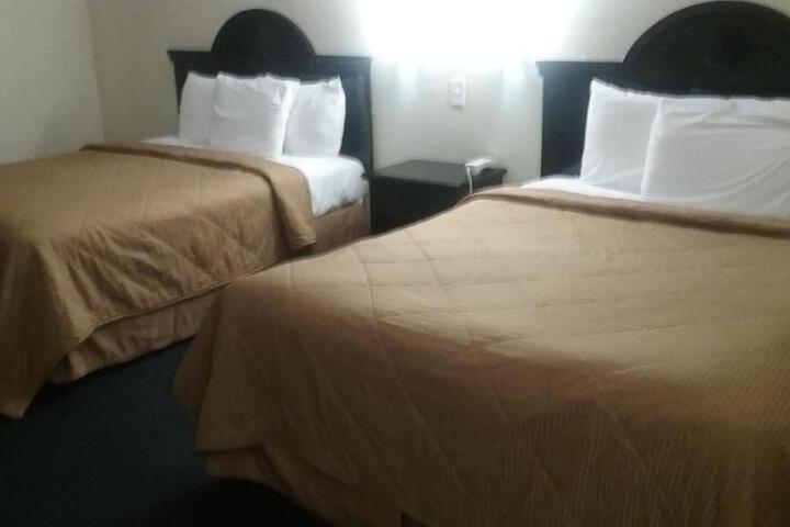 1 Queen Bed (5 of 37)