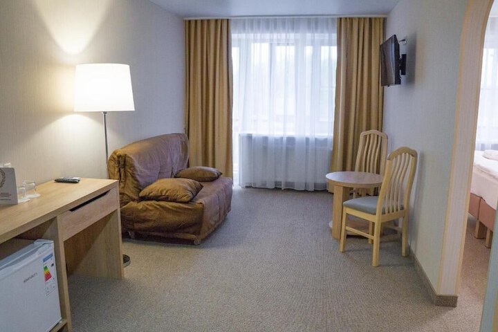 Room 10 of 32