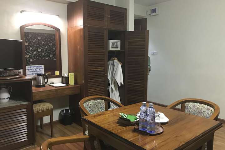 Room 28 of 38