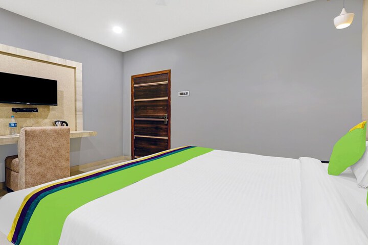Room 25 of 36