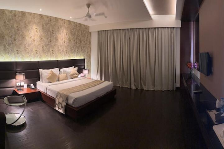 Room 3 of 13