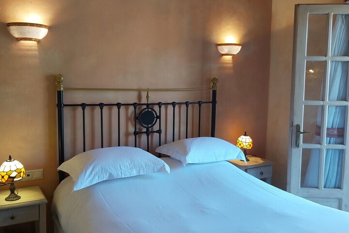 Room 83 of 446