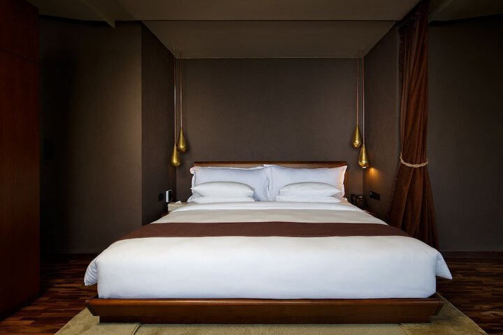 Room 3 of 38