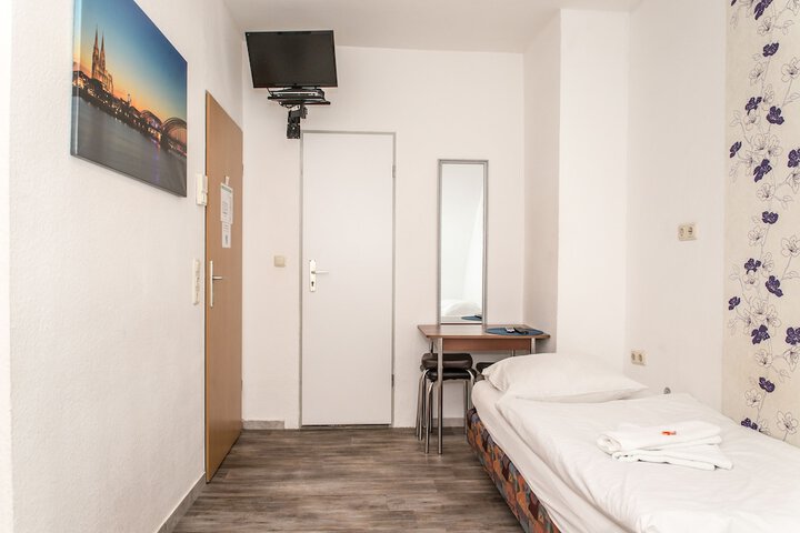 Room 4 of 52