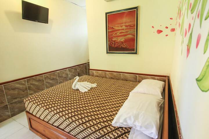 Room 2 of 33