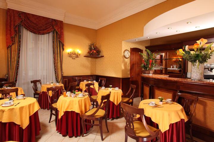 Dining 55 of 66