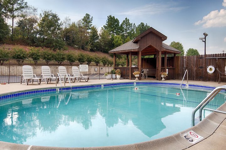 Hotel Pool