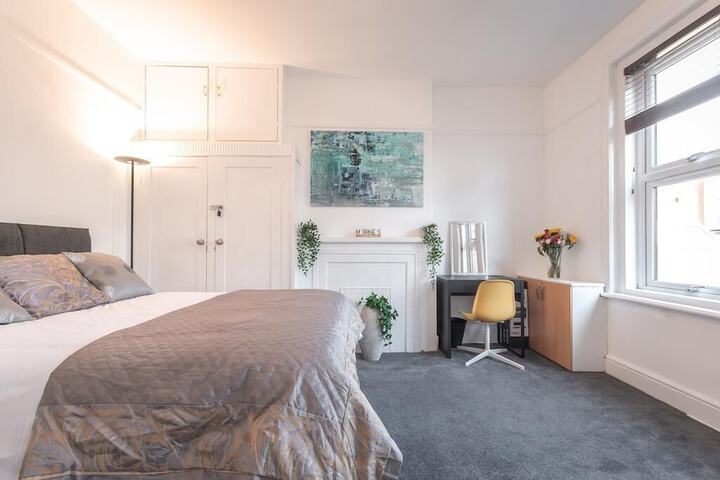 Room 35 of 154