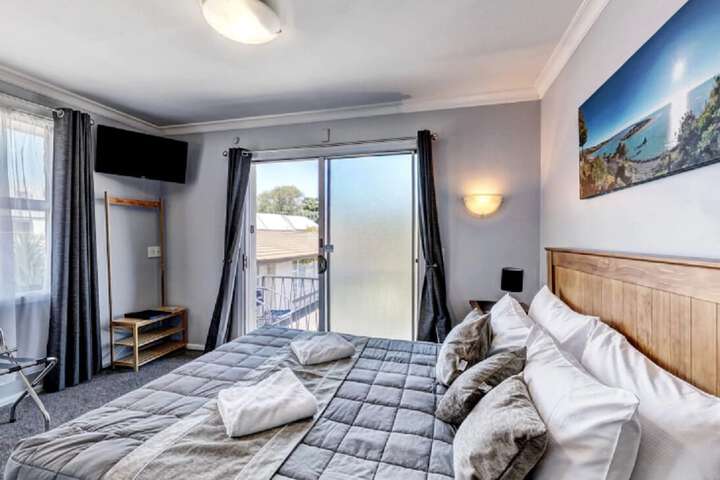 Room 11 of 40