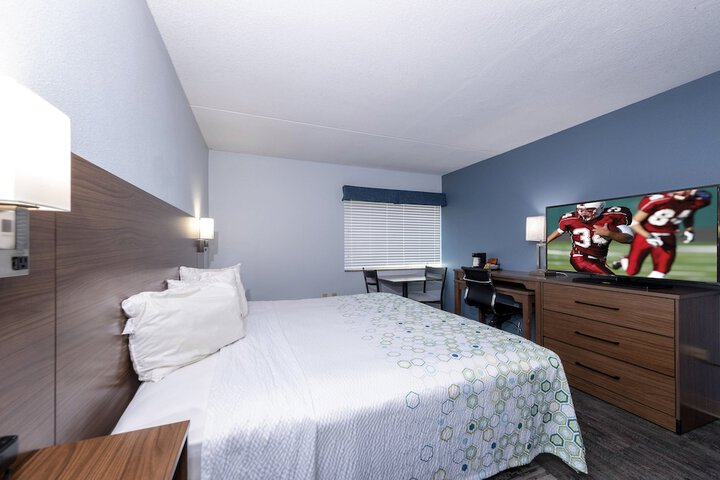 ADA Accessible Studio King Bed with Roll in Shower (6 of 14)