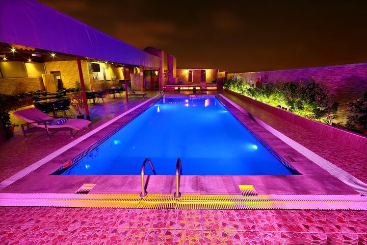 Hotel Pool
