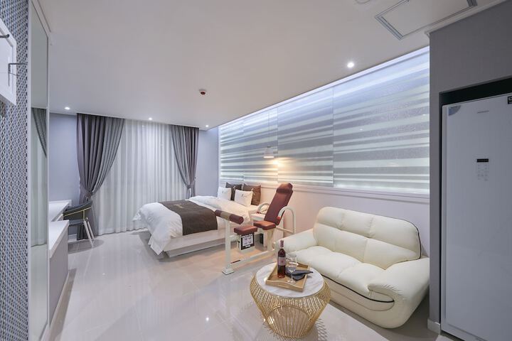 Room 6 of 61