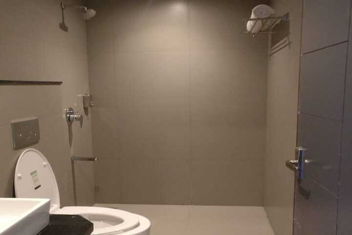 Room 9 of 12