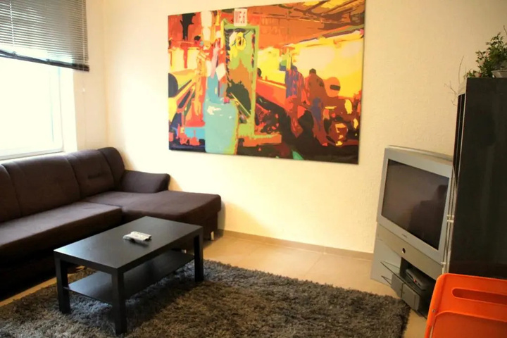 Room 8 of 11