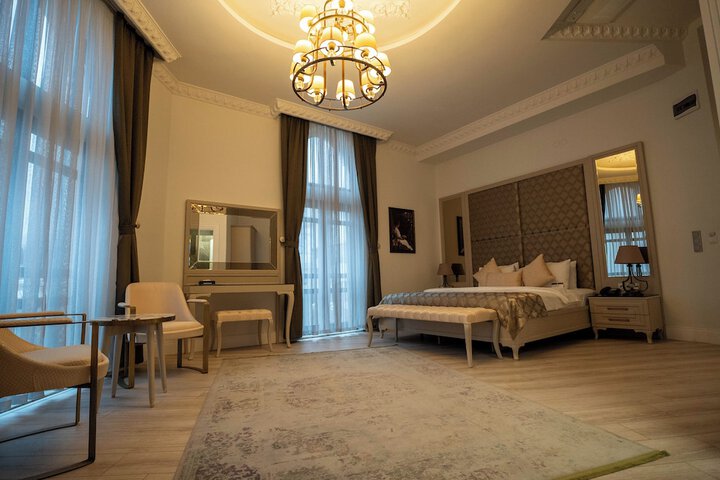 Room 8 of 34