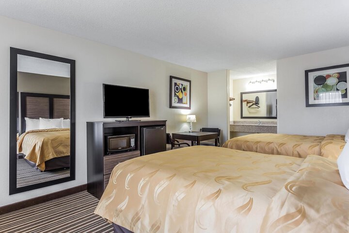 2 Double Beds (1 of 7)