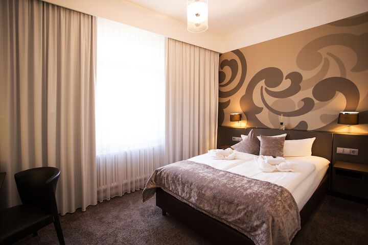 Room 10 of 30