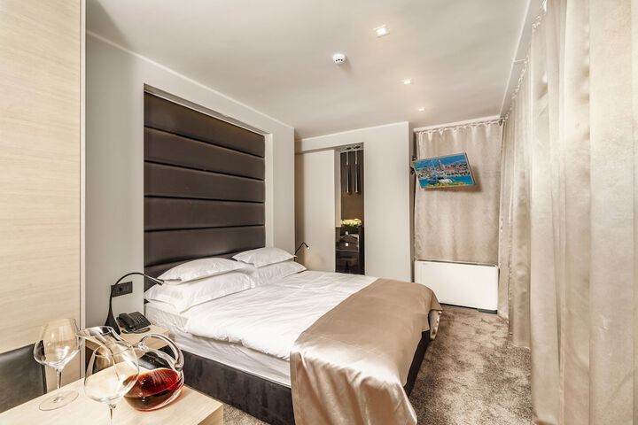 Room 18 of 46
