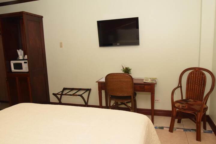 Room 11 of 48