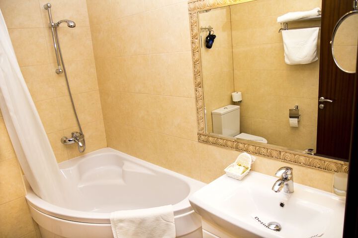 Room 102 of 151