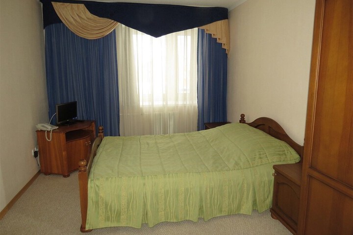 Room 4 of 38