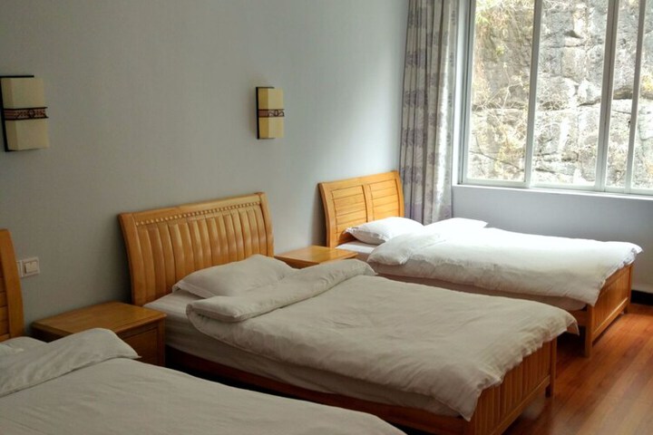 Room 12 of 28