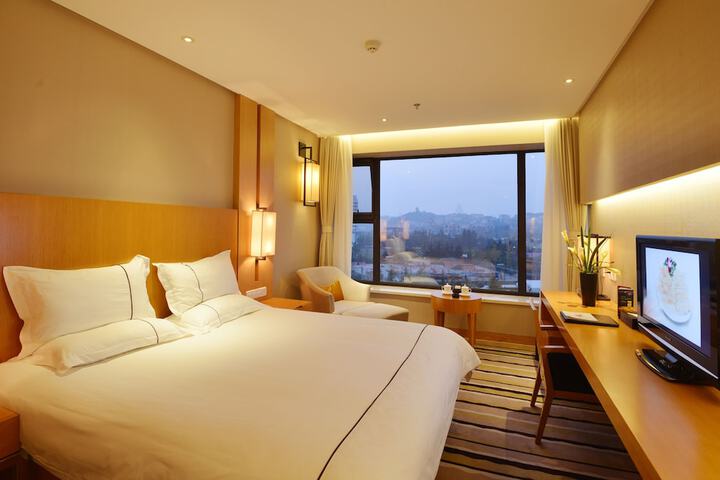 Room 7 of 32