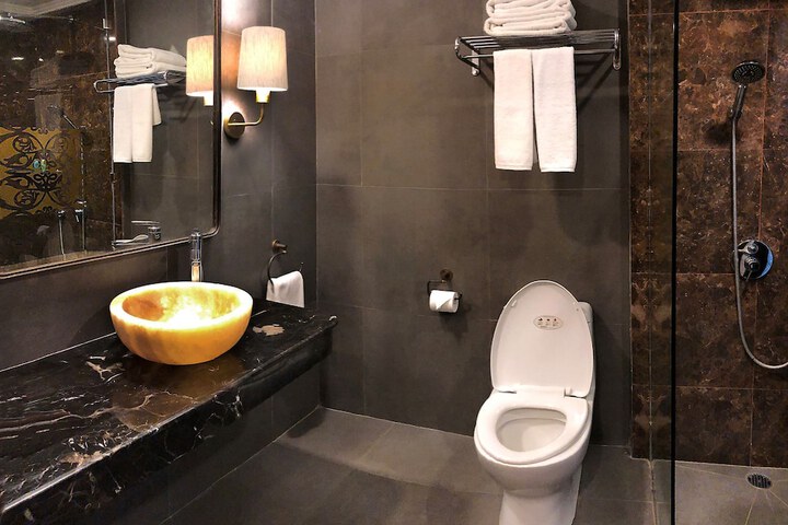 Room 11 of 30