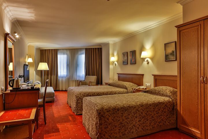 Room 4 of 47
