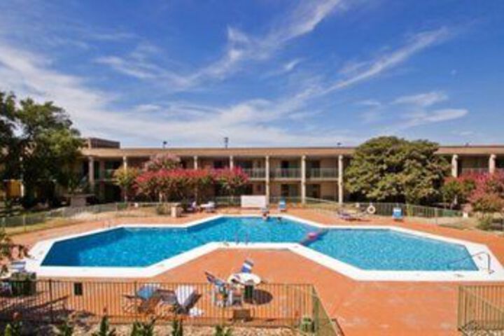 Econo Lodge in Austin, TX